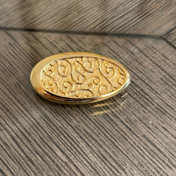 Vintage Gold-tone Oval Filigree Pin - Picture 2 of 15